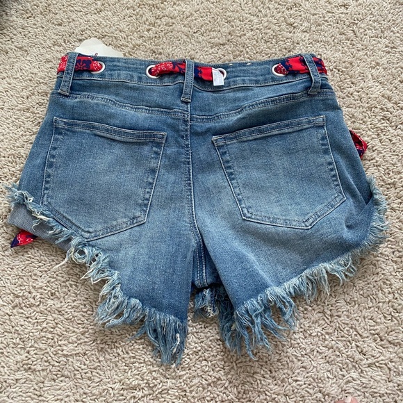 High rise dark jean shorts - Picture 2 of 3